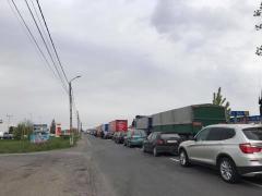 Scandal monstru în Vama Petea. Zeci de şoferi de TIR s-au dat jos să-l bată pe un coleg care s-a băgat în faţă