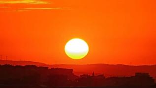 Vreme însorită într-un oraş