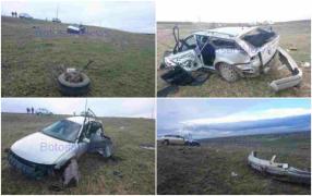 Accident deosebit de violent la Botoşani. O şoferiţă s-a răsturnat cu maşina în linie dreaptă, roţile au sărit la zeci de metri