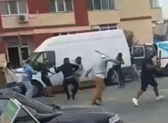 Scandal cu focuri de armă şi topoare la Clejani. Două familii şi-au făcut dreptate în stradă