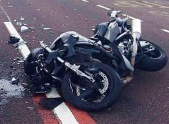 Un român plecat la muncă în Italia a murit, chiar de ziua lui, sub ochii fiului său după ce s-a izbit cu motocicleta de un stâlp (Foto)