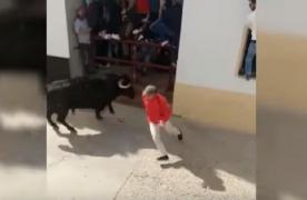 Imagini șocante! Un bărbat a fost omorât de un taur în timpul unui festival, în Spania