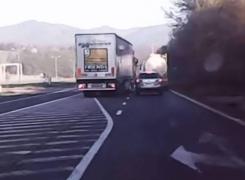 Un şofer de TIR a vrut să omoare un alt şofer care l-a şicanat în trafic pe un drum din Vâlcea