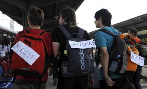 Toţi studenţii pot merge gratis cu trenul, indiferent de vârstă. Preşedintele Klaus Iohannis a semnat decretul