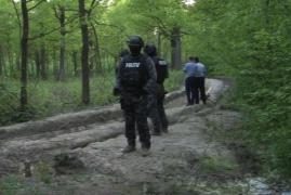 Răsturnare de situație în cazul bărbatului găsit mort într-o pădure din Dâmbovița, unde plecase să culeagă flori. Moartea lui a fost violentă