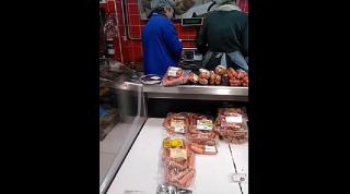 Cum se rezolvă în Rusia problema alimentelor expirate (Video)