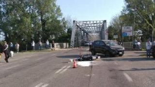 Un român de 18 ani și iubita lui, răniți grav după ce motocicleta lor a fost lovită violent de un SUV în Italia