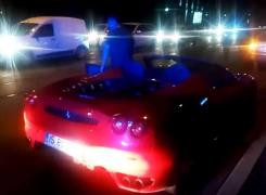 Reacţia poliţiştilor după ce au urmărit un tânăr cu Ferrari pe străzile din Iaşi