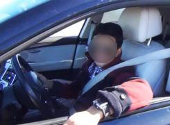 Doi puşti din Botoşani au furat o maşină plină cu mâncarea pregătită pentru o pomană