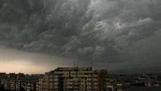 ANM a emis mai multe alerte cod galben de vreme rea. Ploi torenţiale, vijelii şi grindină, în următoarele ore