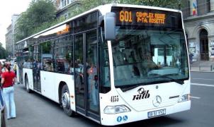 Şoferul unui autobuz a închis uşile peste căruciorul în care se afla un bebeluş