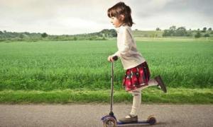 O fetiţă de 5 ani din Timişoara cere ajutor: "Mi-au furat trotineta când am fost în parc, mă ajutaţi vă rog s-o găsesc?"