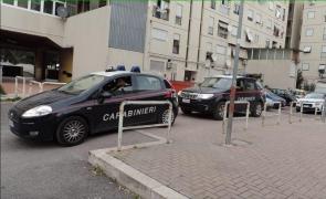 Cu un pistol în mână, un român a jefuit un agent de securitate