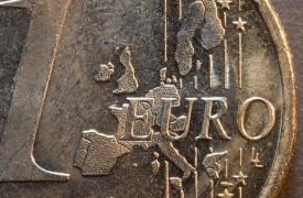 Curs valutar 27 aprilie 2018. Euro a explodat în urma tensiunilor politice. Moneda atinge un maxim istoric