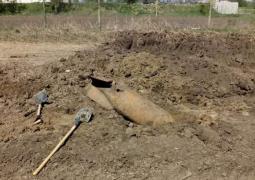 Cele 6 bombe de aviaţie găsite pe un câmp în Vrancea au fost distruse