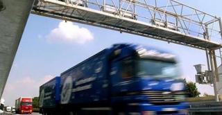 Un şofer român de TIR de 25 de ani a fost prins pe o autostradă