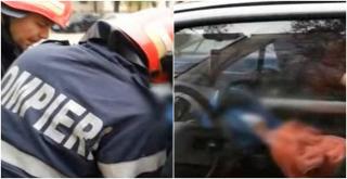 Bebeluş de opt luni, blocat în maşină, în parcarea unui supermarket! Pompierii au spart geamul pentru a-l scoate pe micuţ