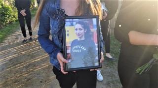 Gest cutremurător făcut de taximetriştii din Botoşani pemtru frumoasa Petronela, fata ucisă în pădure cu 32 de lovituri de cuţit