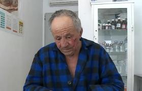 Bătrânul din Braşov, bătut cu sălbăticie de doi tineri, ajutat de zeci de oameni cu bani, haine şi locuri de muncă (Video)