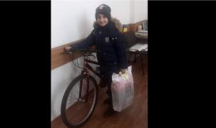 Gestul unui carabinier din Italia impresionează Piteştiul. I-a trimis o bicicletă nou-nouţă unui elev care mergea kilometri pe jos, până la şcoală