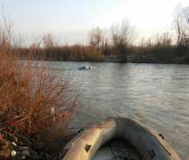 O femeie s-a răsturnat cu maşina într-un râu, la Sighetu Marmaţiei. Două echipaje de pompieri au intervenit, pentru a o scoate din apă