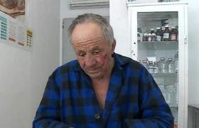 Gest impresionant. Un medic a strâns 15 mii de lei pentru bătrânul bătut cu sălbăticie şi lăsat inconştient de 2 tineri la Braşov