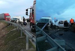 Accident grav la Pașcani! Doi polițiști, plecați în misiune să caute o fetiță dispărută, au ajuns la spital, după ce șoferul autospecialei a intrat pe contrasens