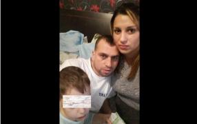 Un tânăr din Argeş şi-a torturat nevasta ca-n filmele de groază, apoi a ucis-o. Ucigaşul a răpit un copil şi a fugit