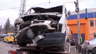 Primele imagini cu 'microbuzul morţii'. Cei nouă muncitori care au murit stăteau pe bănci de lemn (Video)