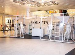 Cea mai mare acţiune de donare de haine din România. 'The Empty Shop' poate fi găsit în 13 oraşe din ţară (Foto)