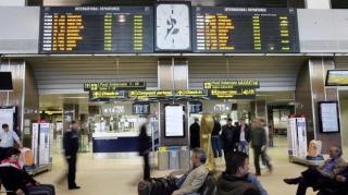 Alertă antitero pe Aeroportul Otopeni! SRI şi Brigada de intervenţie au verificat o maşină suspectă parcată la terminalul plecări