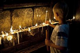 Sfânta Lumină de la Ierusalim va fi adusă sâmbătă în România