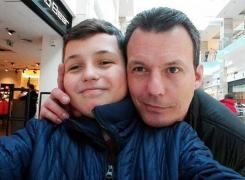 Mesajul emoţionant de Paşte al unui copil din Lugoj părăsit de propriul tată: 'Să ştii că mi-e dor de tine mai mult ca oricând'