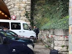 O româncă a căzut de pe un tunel şi s-a zdrobit de asfalt, la Trieste, în Italia, în timp ce dădea de mâncare la pisici