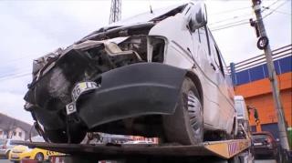 Noi indicii cutremurătoare în cazul tragediei cu 9 morţi, din Neamţ: Poliţia confirmă că roata microbuzului nu a explodat