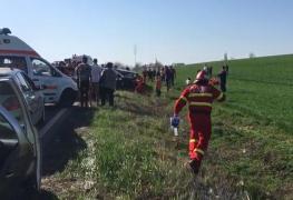 Teribil accident în lanţ în Galaţi, cu cel puţin 3 morţi şi 7 răniţi. Trei maşini s-au făcut praf