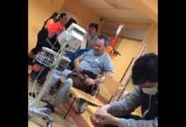 Imagini virale într-un spital din Oradea. În loc să liniştească pacienţii, o asistentă are un comportament care șochează (Video)