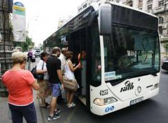 Doi bărbaţi au semănat teroare într-o staţie de autobuz din Bucureşti