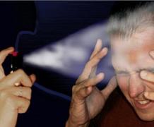 Caz șocant în Italia! Un român de 26 de ani a atacat un bătrân cu spray paralizant, l-a legat de mâini și de picioare și apoi l-a bătut crunt. Totul pentru câțiva euro