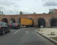 Un TIR a intrat în tunelul Bastionului Theresia din Timişoara