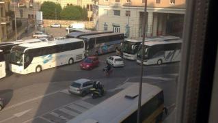 Şoferul unui autocar românesc a primit şapte amenzi contravenţionale la un singur control , în Italia. Avea 50 de călători la bord