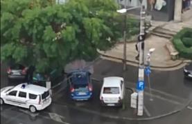 Un şmecher din Craiova fuge de poliţie demarând în trombă pe trotuar! "Accident mortal ... Doamne! A fugit pe trotuar!“