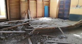 Imagini şocante într-o şcoală din Blaj! Tavanul din sala de sport s-a prăbuşit cu totul în timpul orei
