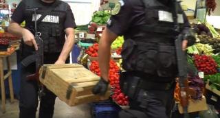 Jandarmii fac mişto pe seama cireşelor vândute la preţuri astronomice în pieţele din România