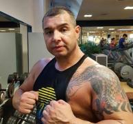 Interlop desfigurat şi jefuit la o pomanã în Bârlad! Ionel Bontea, un apropiat al Cordunenilor, a fost bătut de alţi interlopi până la leşin