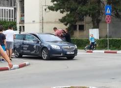 Bătaie în trafic, la Târgu Jiu. Trei bărbaţi s-au luat la pumni înt-ro intersecţie aglomerată