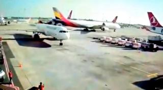 Două avioane pline cu pasageri s-au ciocnit pe Aeroportul Atatürk din Istanbul! Momentul dramatic, surprins de camerele de supraveghere