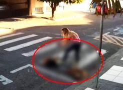 Un tâlhar înarmat a fost împuşcat mortal de o mamă sub ochii îngroziţi a zeci de copii