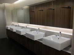 O femei a furat săpunul din baia unui mall din Arad