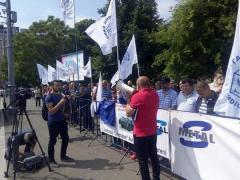 Noi proteste ale sindicaliştilor din industria de apărare, anunţate miercuri în faţa Guvernului